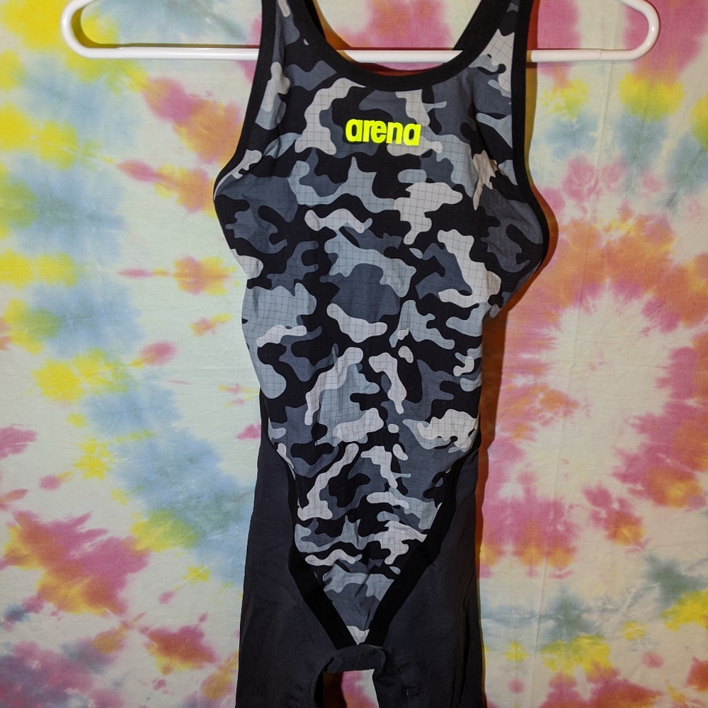 Arena carbon pro knee skin